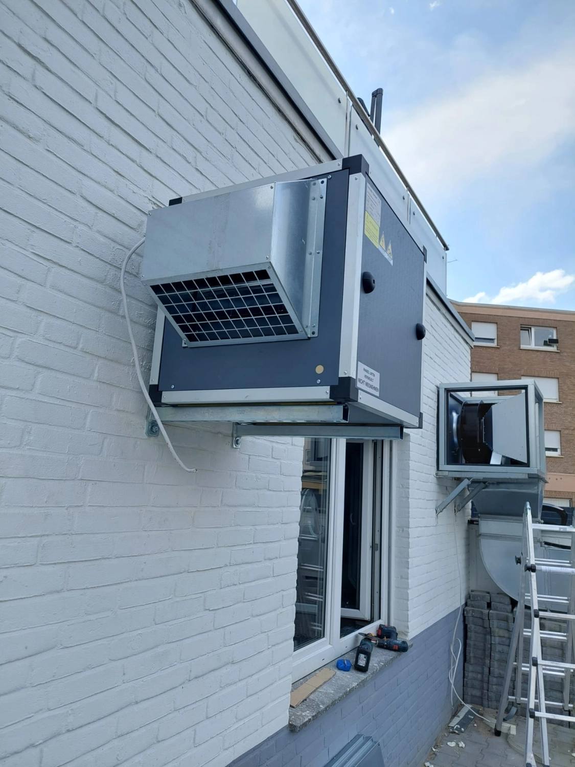 Polat Gastrotechnik - Abluftanlage für Großküchen an der Wand